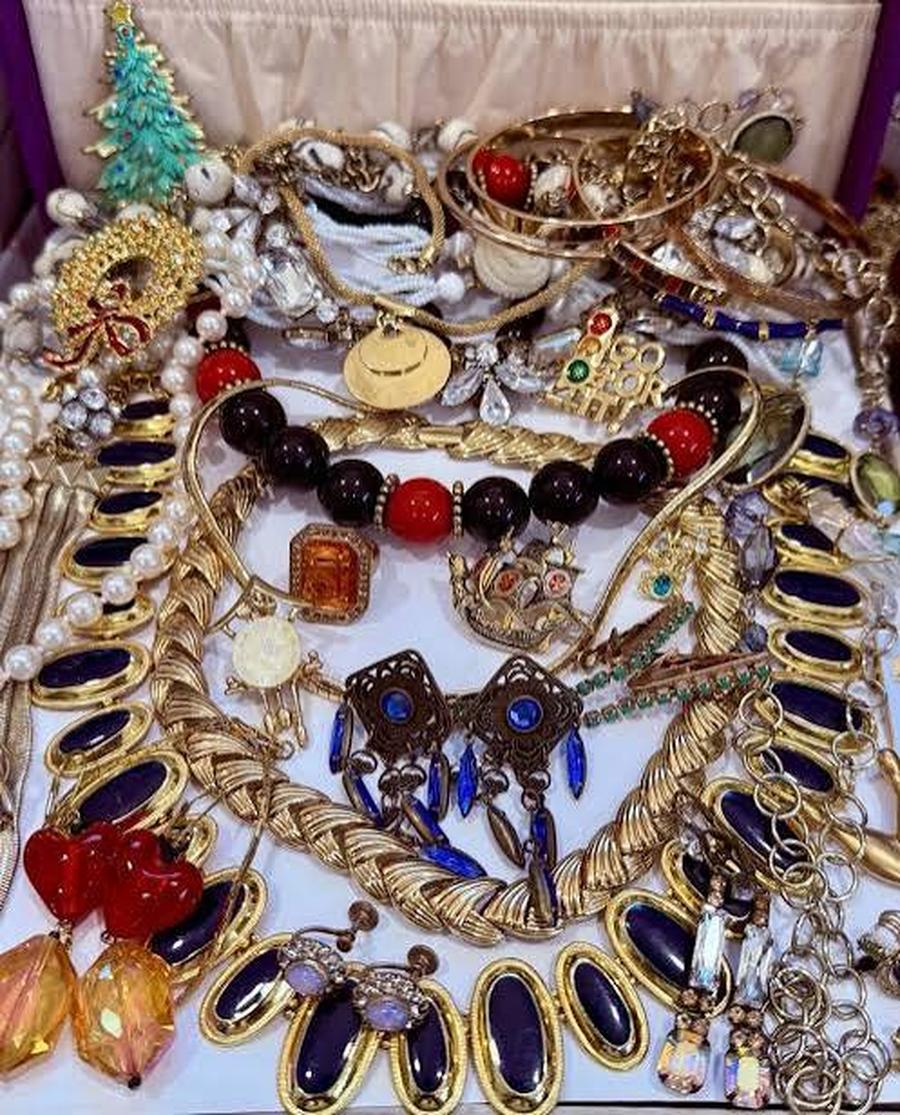 Estate jewellery collection including gold necklaces, bangles and beaded pieces